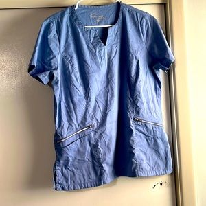 🍇 butter soft blue scrub top in medium, 4 pockets, soft and stretchy